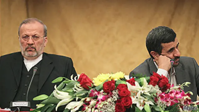 منوچهر متکی وقتی در سفر بود از وزارت خارجه برکنار شد