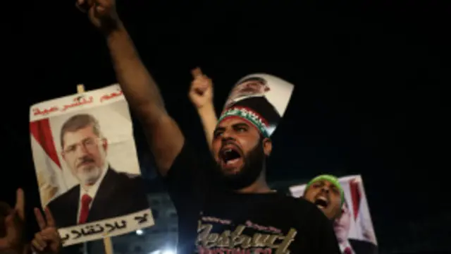 طرفداران محمد مرسی خواهان ابقای او هستند