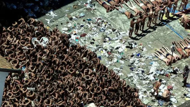 Presos do Carandiru são revistados | Foto: AP