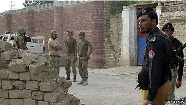 در جریان حمله به زندانی در پاکستان بیش از ۲۰۰ زندانی موفق به فرار شدند