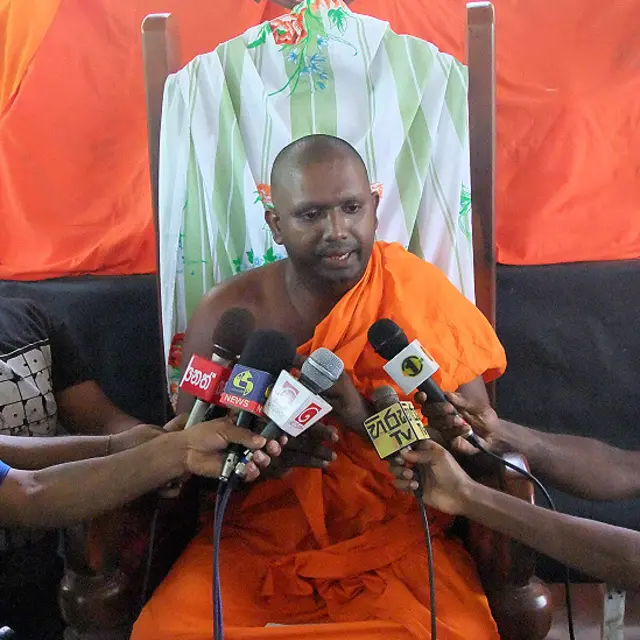 ජනතාව වෙනුවෙන් දිගටම කටයුතු කරන බව කියන
පුජ්‍ය තේරීපැහැ සිරිධම්ම හිමියෝ