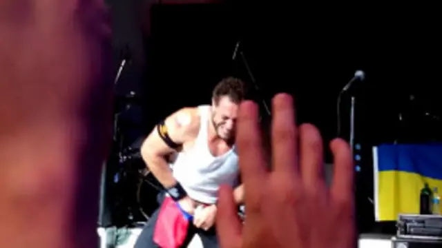 مقامی میڈیا کے مطابق ہیسل ہوف نے بعد میں اس حرکت کے لیے معافی مانگی