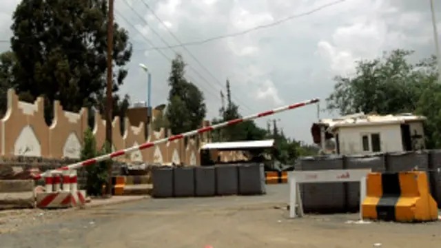 د یمن په پلازمېنه صنعا کې په یکشنبه او دوشنبه د بریتانیا سفارت وروسته له هغه وتړل شو چې امریکا په نړیواله کچه د ترهګرو بریدونو د ګواښ خبرداری ورکړ.