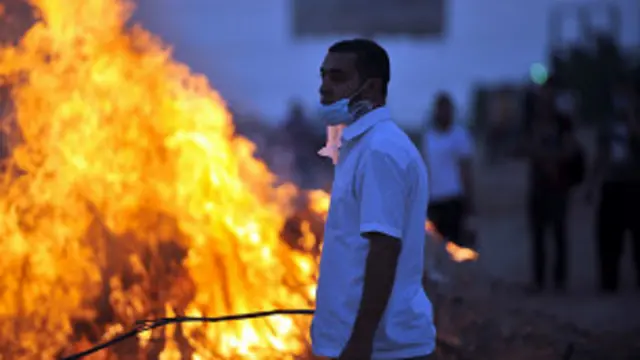 صدر مرسی کو اقتدار سے ہٹائے جانے کے بعد سے ملک میں جاری پرتشدد مظاہروں میں ایک سو سے زائد افراد ہلاک ہو چکے ہیں