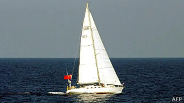 中国航海家翟墨披露,他驾驶帆船“姜太公”号进入距钓鱼岛3海里海域。