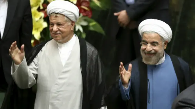 حسن روحانی در کنار اکبر هاشمی رفسنجانی، رئیس مجمع تشخیص مصلحت نظام