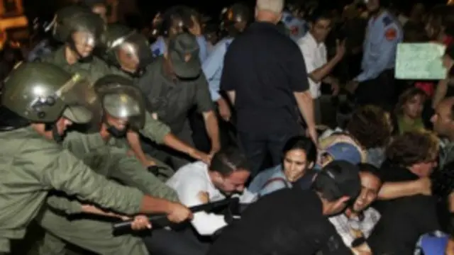 جابت موجة من الاحتجاجات المغرب بعد العفو الملكي عن الاسباني المدان باغتصاب أطفال