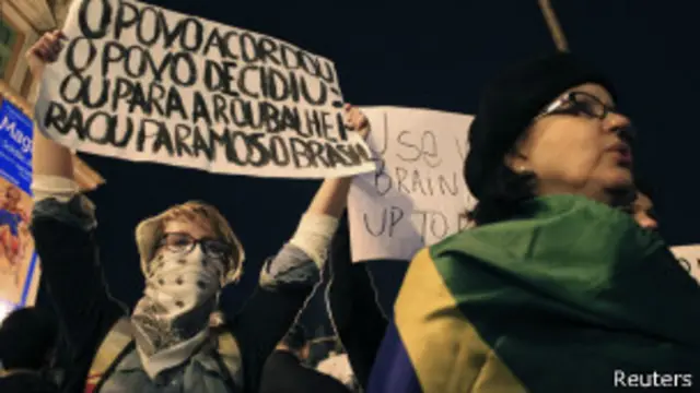 Manifestantes em Porto Alegre | Foto: Reuters