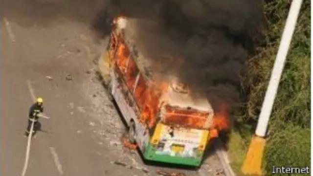 烏魯木齊公車起火現場