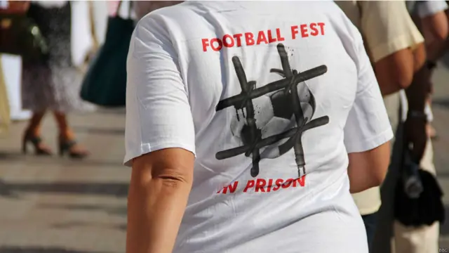 Серед інших засобів протесту - антивладні вірші, принти на футболках...