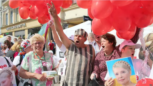 ...і ексцентричний одяг.
