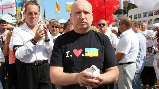 Отримали пташок і керівник центрального штабу БЮТ Олександр Турчинов та кілька інших депутатів "Батьківщини".