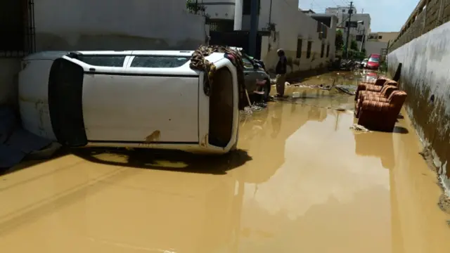 پاکستان میں شدید بارشوں کے باعث ہلاک ہونے والوں کی تعداد 58 تک پہنچ گئی ہے۔ محکمۂ موسمیات نے پیش گوئی کی ہے کہ آنے والے چار دنوں میں مزید تیز بارشیں متوقع ہیں