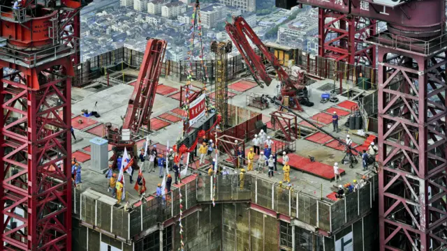 दुनिया की दूसरी सबसे ऊँची इमारत शंघाई टावर