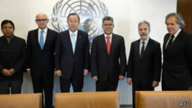 Ban Ki-moon (3º à esq.) se reúne com Patriota (segundo à dir.) e outros chanceleres do Mercosul.  