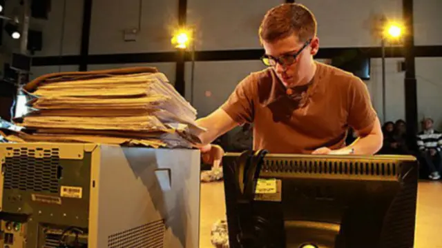 مسرحية عن برادلي ماننغ 