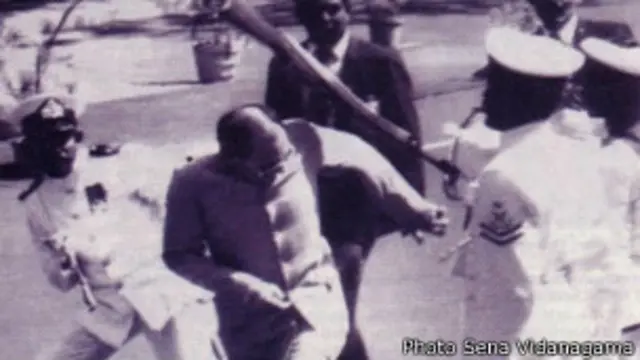 راجیو گاندھی پر 1987 میں سری لنکا میں نیوی کے اہلکار نے بھی حملہ کیا