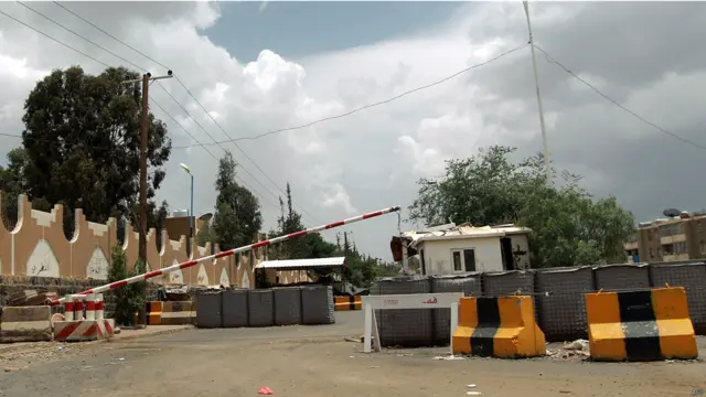 Блок-пост у посольства США в Йемене. 