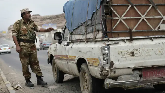 Полицейский на блокпосту