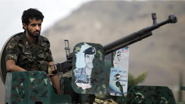 Солдат на бронемашине. 