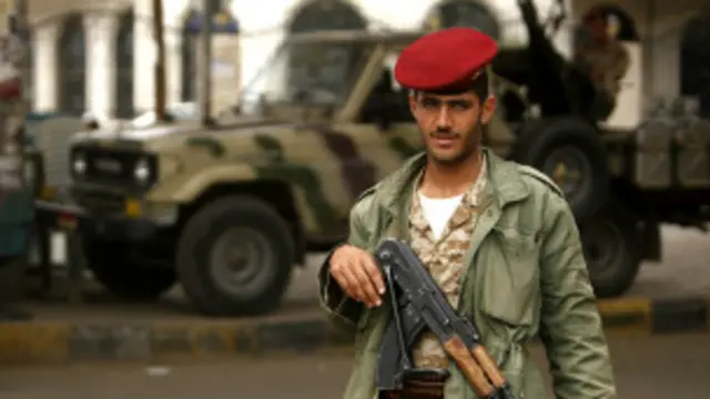 أكد موقع وزارة الدفاع اليمنية حدوث الهجومين.