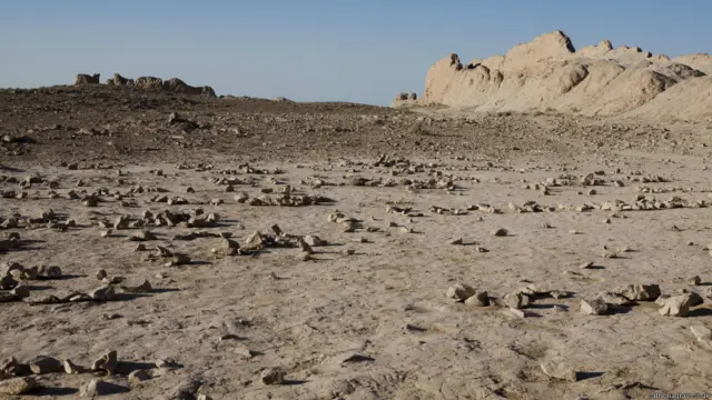 Аёз қалъанинг тепасида