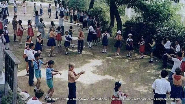 يستضيف المخيم الطلاب الأجانب لمدة أسبوعين أو ثلاثة أسابيع في شهر يوليو/تموز من كل عام