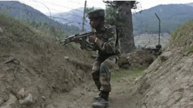 सेना के मुताबिक 30 से 40 हथियारबंद घुसपैठिएं भारतीय सीमा में प्रवेश कर गए हैं.