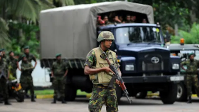 زخمی ہونے والوں میں دو پولیس اہلکار بھی تھے جو مسجد کی حفاظت کے لیح تعینات تھے