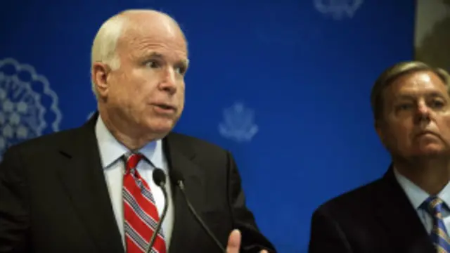 "موږ د سياسي بنديانو خوشي کولو هڅونه کړې ده."