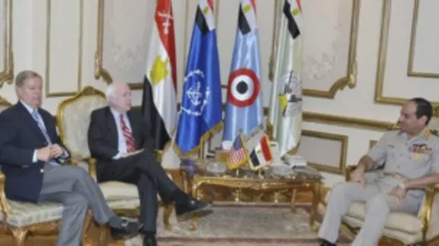 امریکی سینیٹروں نے عبوری حکومت کی دیگر قیادت کے علاوہ فوج کے سربراہ جنرل عبد الفتح السیسی سے بھی ملاقات کی 
