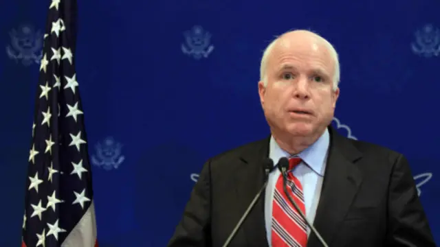 ماكين وزميله في مهمة رسمية تلبية لطلب من الرئيس الأمريكي باراك أوباما.