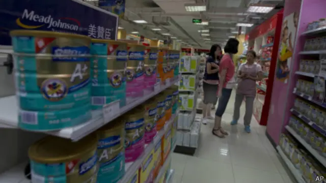 北京某商场出售的外国品牌奶粉(04/07/2013)