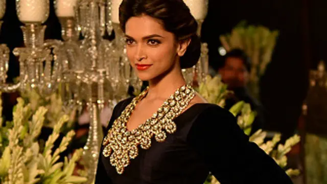 بھنسالی کے مطابق دیپیکا سادگی میں بھی قیامت کی ادا کی تصویر تھیں