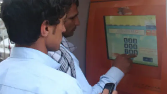 در سال ۲۰۰۲ قیمت فی میگا بایت انترنت در افغانستان ۵۰۰۰ دلار آمریکایی که اکنون به ۹۷ دلار کاهش یافته است.