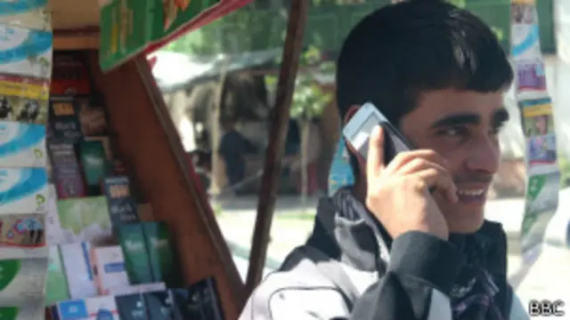 ایجاد شبکه امواج کوچک الکترو مغناطیسی (Microwave) توسط دولت برای ارائه خدمات مخابراتی بیسیم یکی از موفقیت ها در عرصه مخابرات بوده است