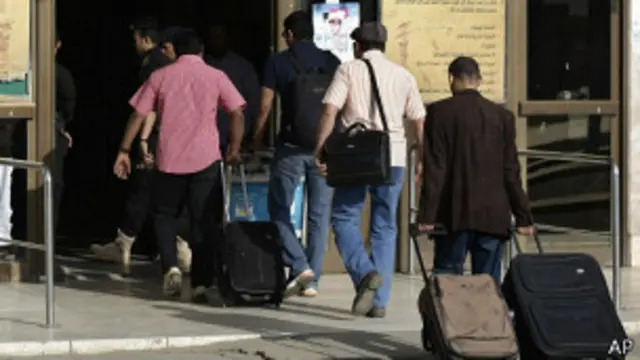 امریکی وزارتِ خارجہ نے سکیورٹی الرٹ کے سبب اپنے شہریوں اور غیرلازمی سرکاری عملے کو ’فوری طور پر‘ یمن چھوڑنے کی ہدایت کی تھی