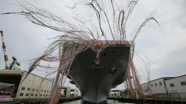 日本出云号军舰下水命名仪式