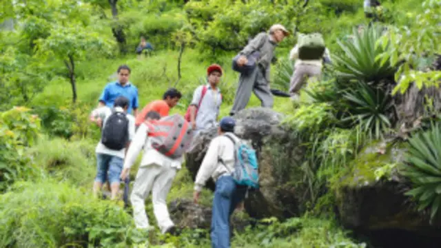 नेशनल हाईवे को बेहद नुकसान पहुंचा था. इसलिए पहाड़ी रास्तों से ही आगे बढ़ना था. 