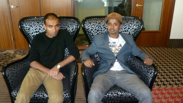 ජූරි සංජීව සිය මිතුරු ගිදෝ ශේප්ස් සමඟ 