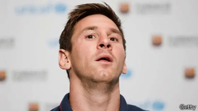 ميسي من بين المرشحين الثلاثة