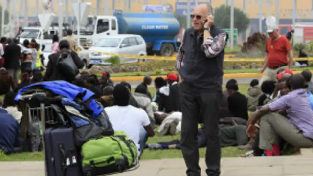 الحرق تسبب في إغلاق المطار عن الرحلات الدولية.