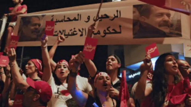 تطالب المعارضة التونسية باستقالة الحكومة التي تقودها حركة النهضة.