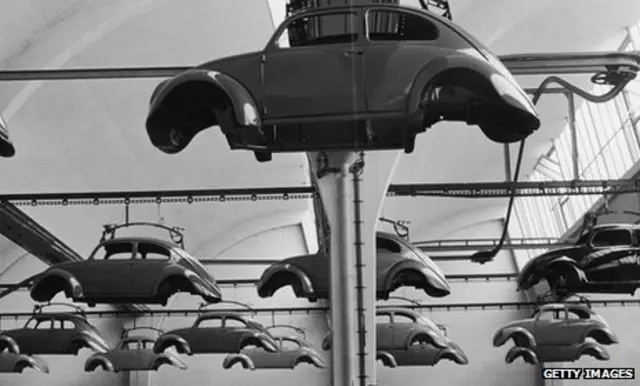 Кузови Beetle ("Жуків") на німецькому заводі Volkswagen, 1960 р.