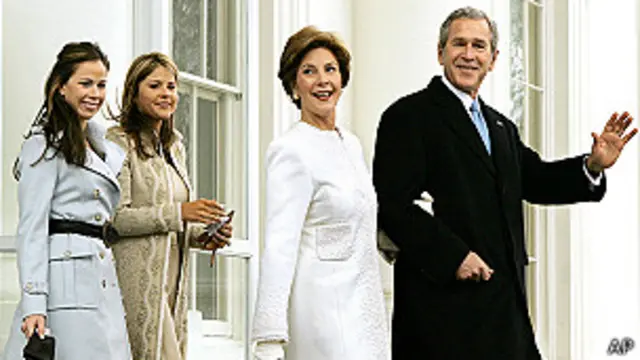 جورج بوش رئیس جمهور آمریکا و خانواده اش در کاخ سفید