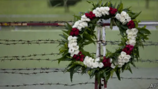 Wreath in Rangoon, AP