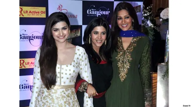 प्राची देसाई, एकता कपूर और सोनाली बेंद्रे 