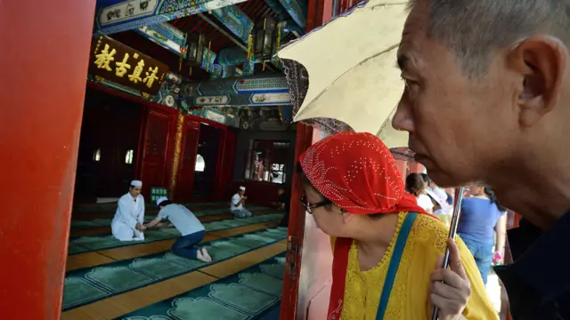 图辑：全球穆斯林庆祝开斋节 - BBC News 中文