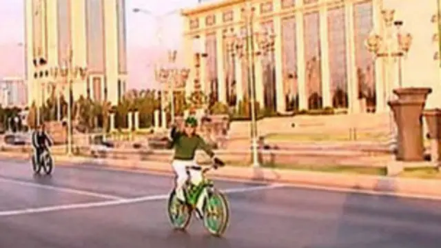 तुर्कमेनिस्तान के राष्ट्रपति गुरबांगुली बेरदीमुहामेदोव