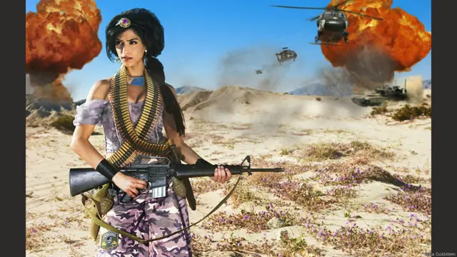 Artista canadense Dina Goldstein recriou protagonistas de contos infantis, como Branca de Neve e Rapunzel, em cenas do cotidiano.